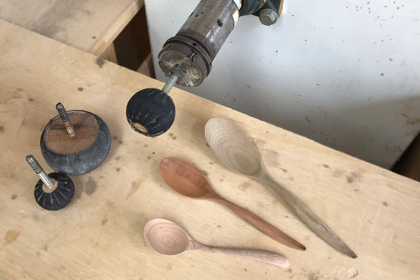 木のスプーン作り・その4「スプーン作りの道具」｜モノ・モノ