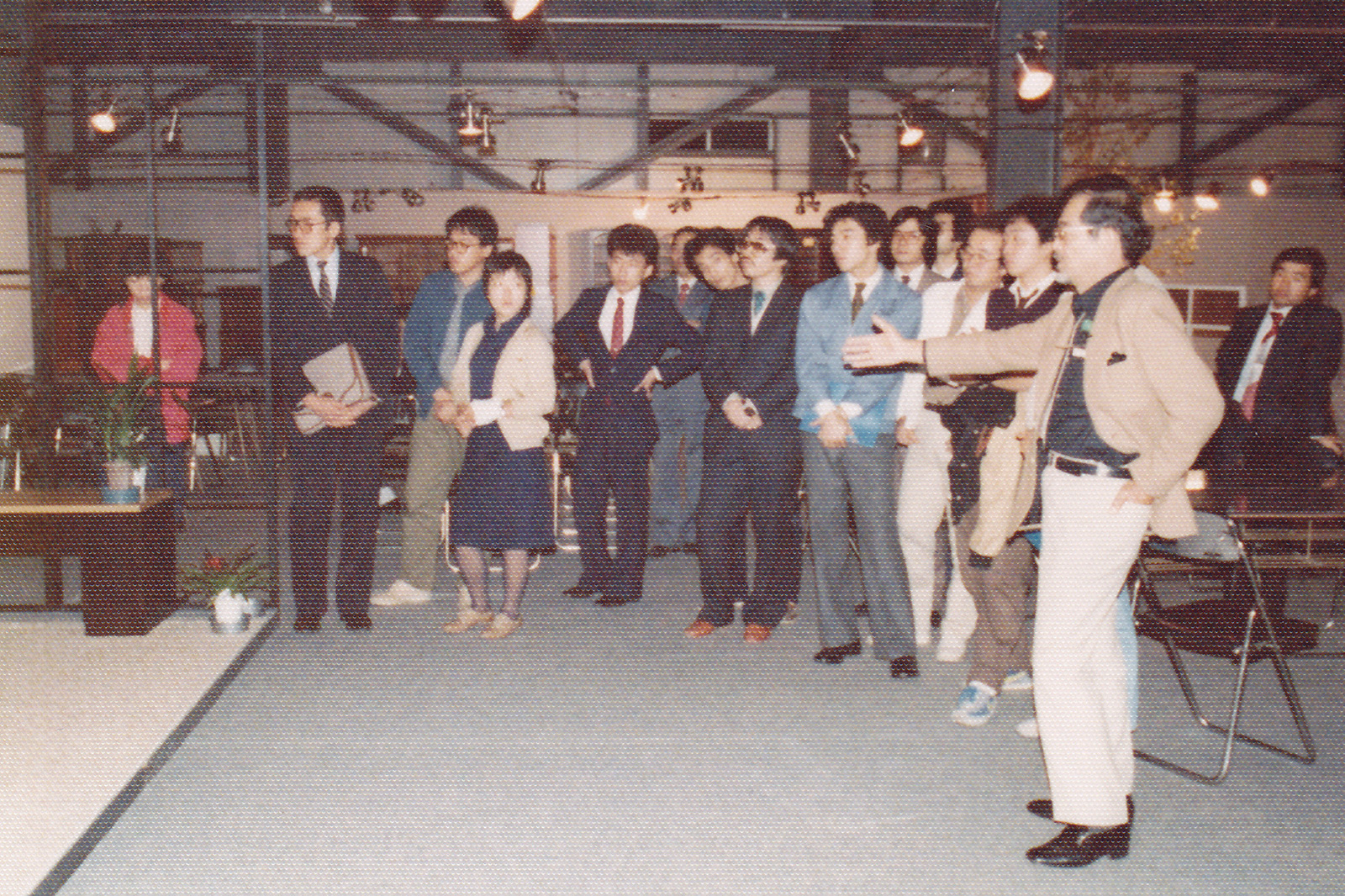 1977年(昭和52年)7月旭川家具木工祭で現地指導を実施。