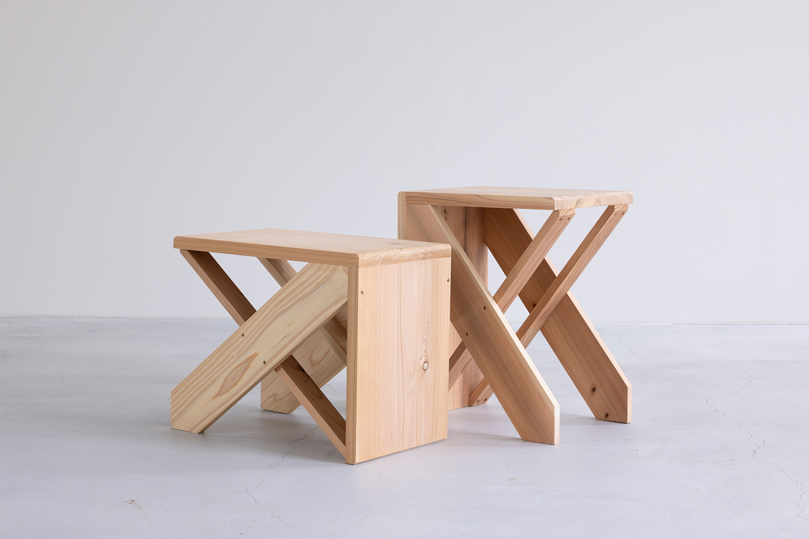 筋交いが効いた2WAYスツール